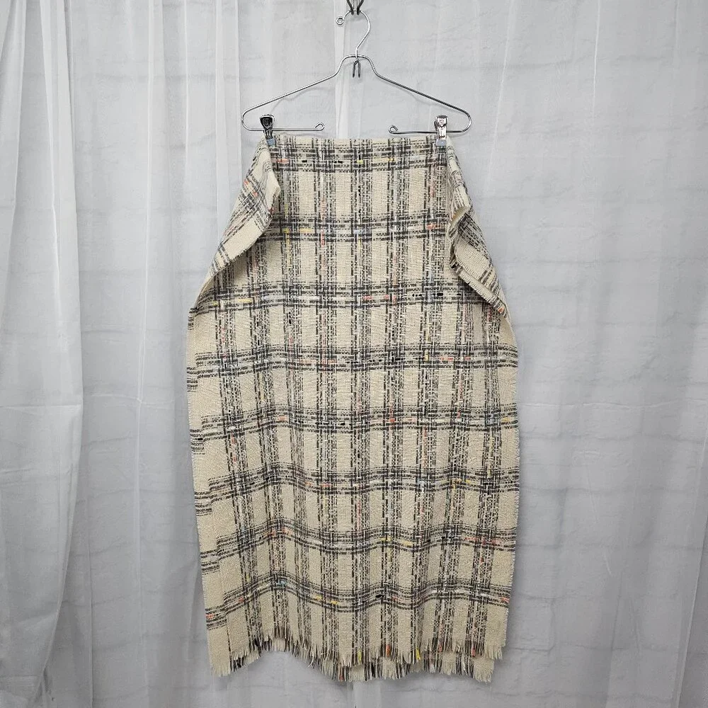 Scarf Winter Gray Cream Plaid Woven Fringe Retro Comfy Cozy